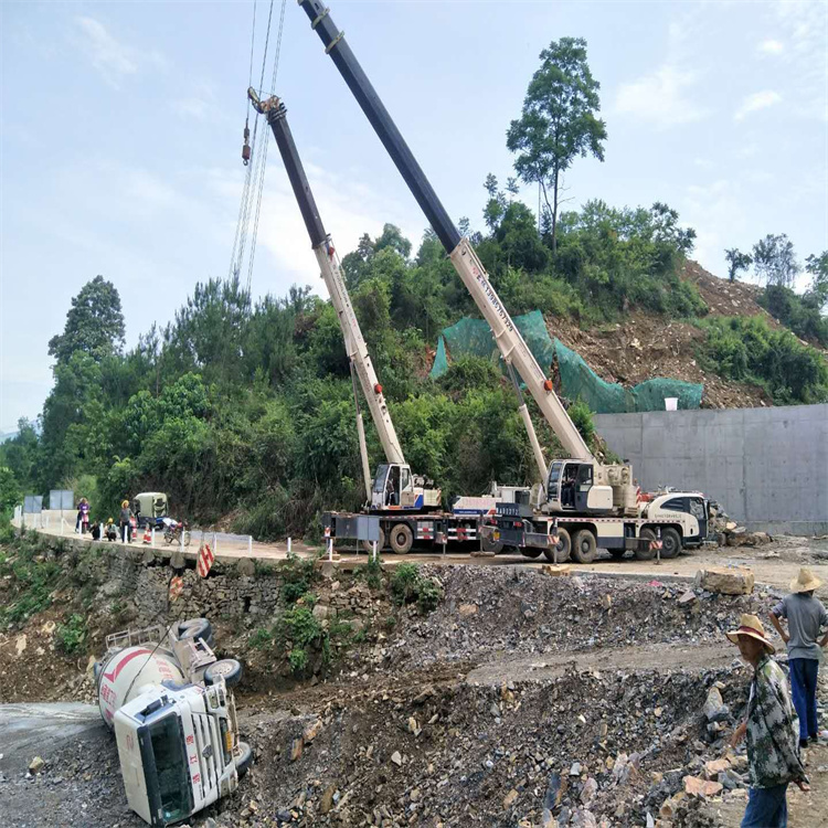 饶平汽车掉沟里叫吊车救援要多少钱
